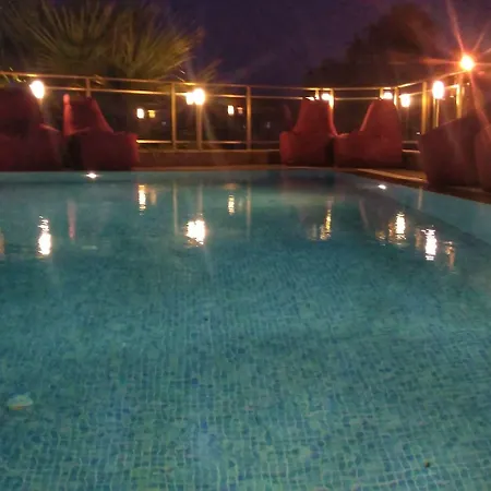 Ξενοδοχείο Demir 3*